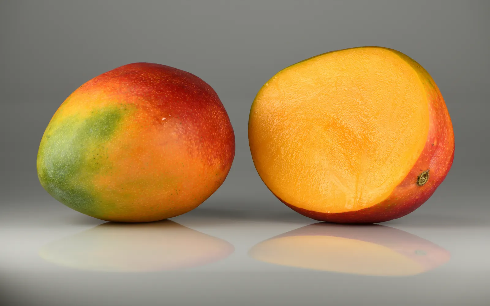 Ripe golden-yellow Australian mangoes lined up in a wooden basket at the farmers market, with a label saying they come from a farm in far north Queensland.