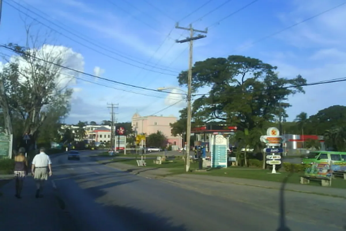 บรรยากาศย่านใจกลางโฮลทาวน์ (Holetown Centre) ในโฮลทาวน์