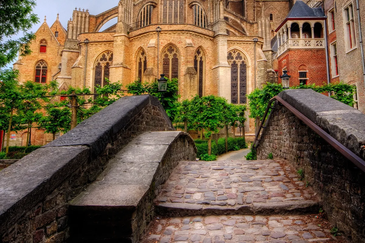 บรรยากาศย่านLangestraat & Sint-Gillis ในบรูจส์