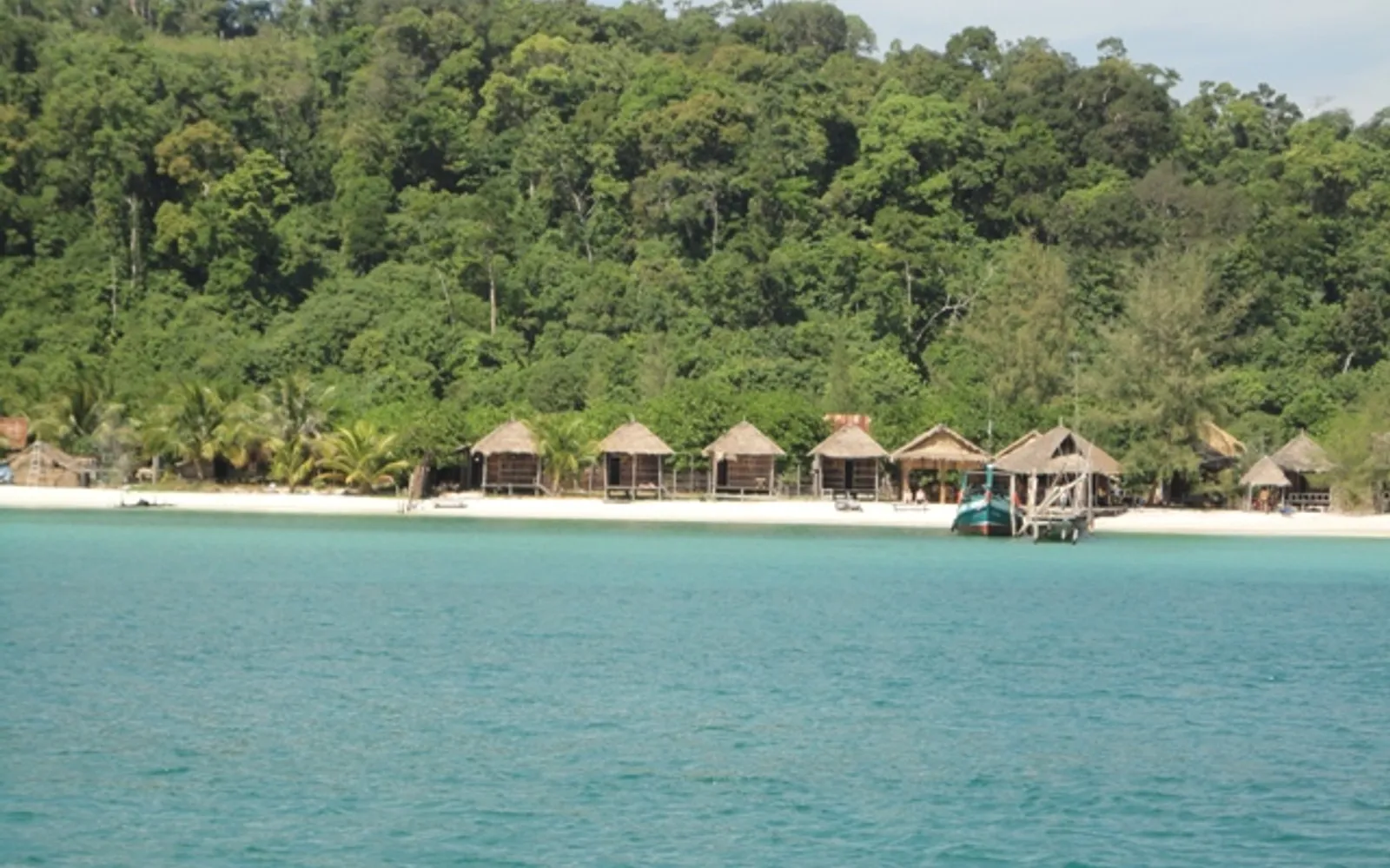 6 ที่เที่ยวเกาะรง ที่ไม่ควรพลาด — หาดทรายขาว แสงไฟชีวภาพ เกาะรงสំเลæม และหมู่บ้านชาวประมง
