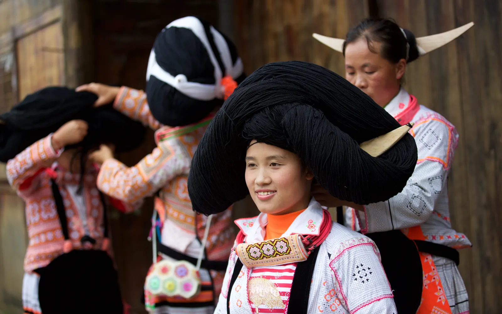 The Diaojiaolou stilted wooden houses of the Miao and Tujia peoples, planted on posts in the Tuojiang River, lined up beautifully