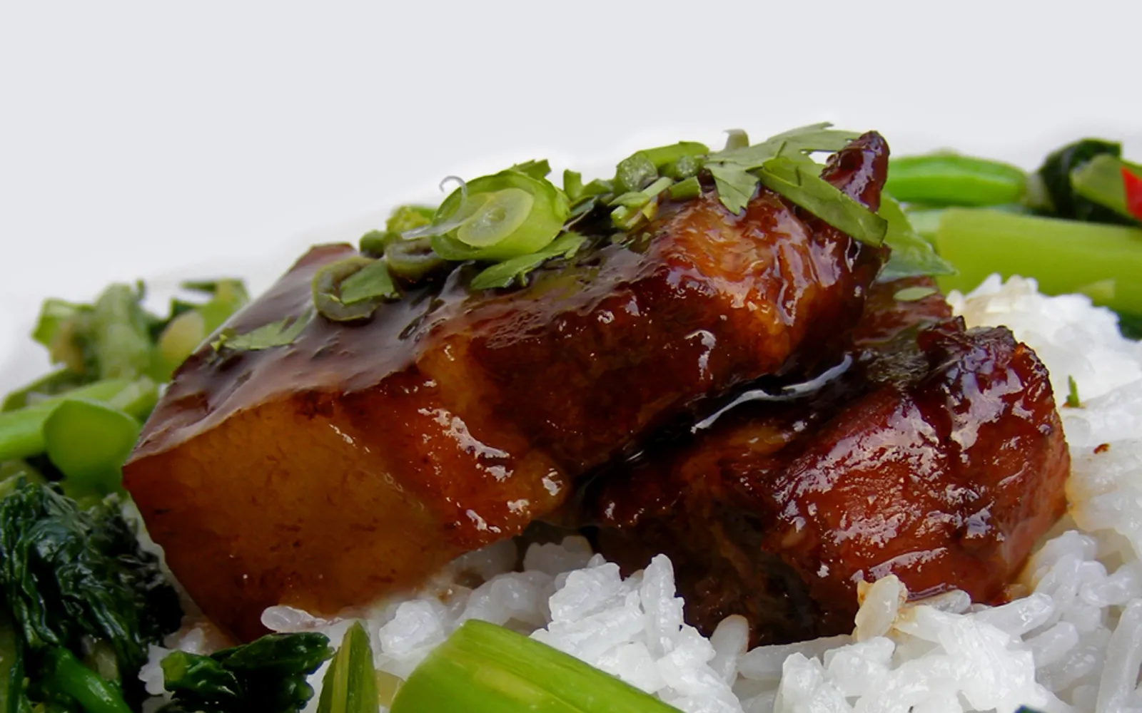 Pork belly steamed with Lipu taro, layers of pork and taro alternating in a steaming bowl, coated in a thick dark-brown sauce