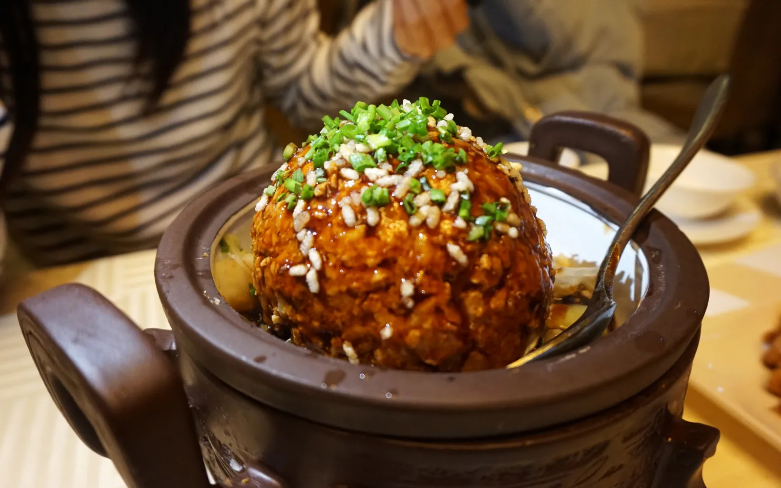 A large lion's head meatball braised with napa cabbage