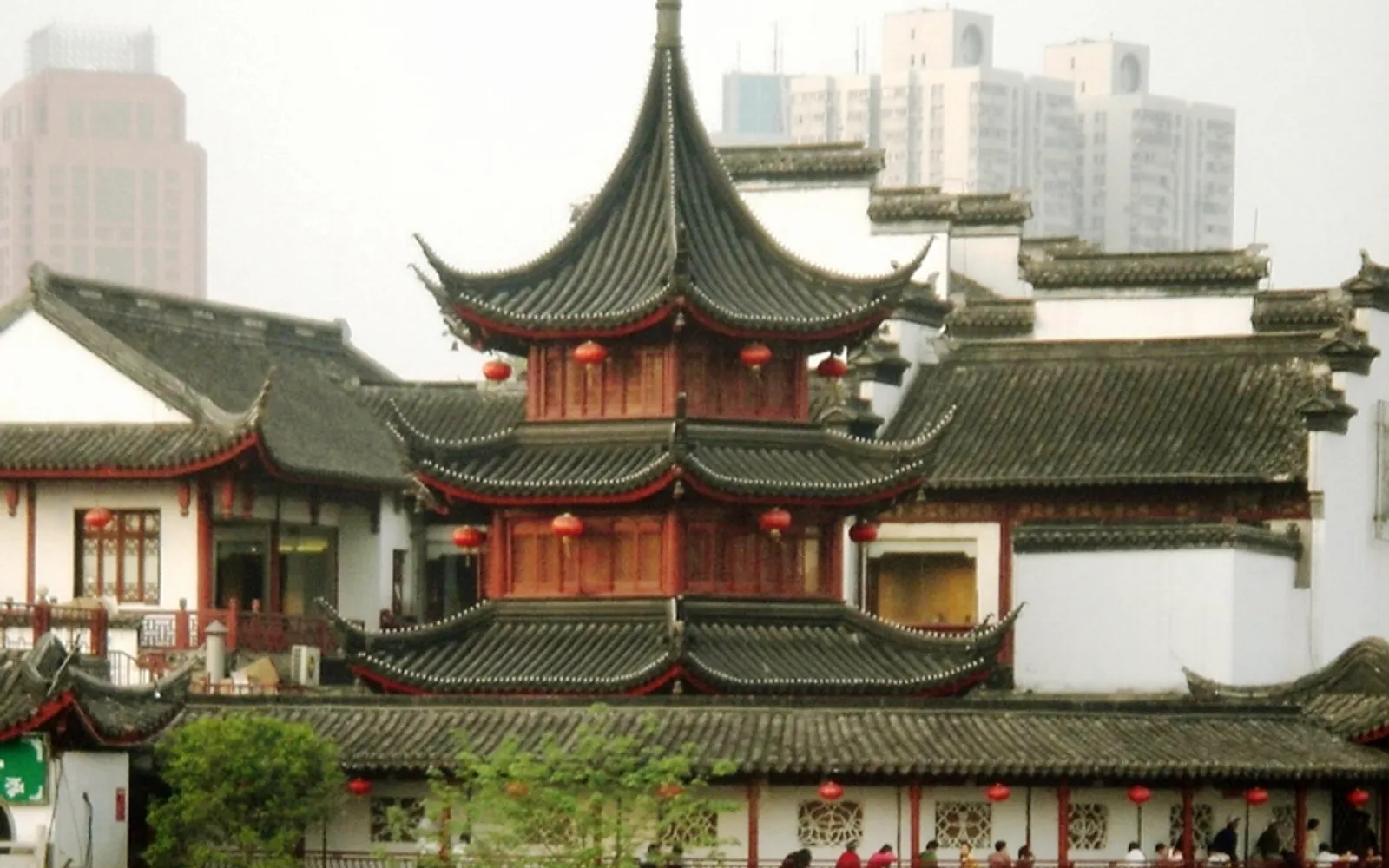 Nanjing's Confucius Temple reflected on the Qinhuai River at night