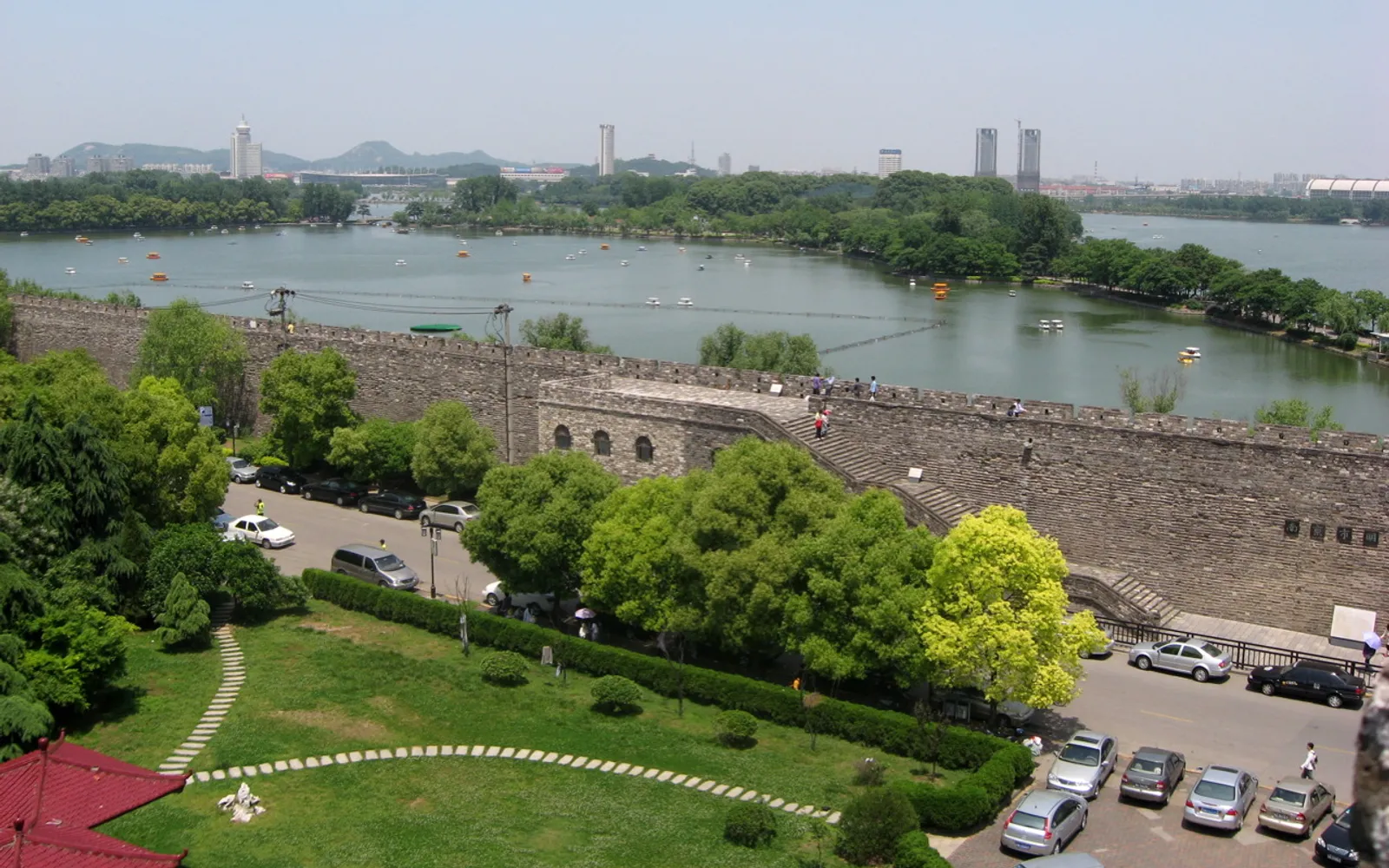 Xuanwu Lake and the Nanjing city wall in the morning