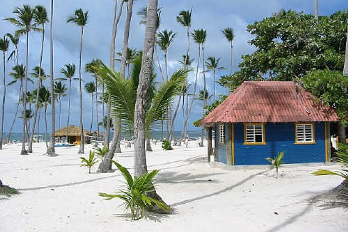 บรรยากาศย่านบาวาโร (Bávaro) ในปุนตากานา