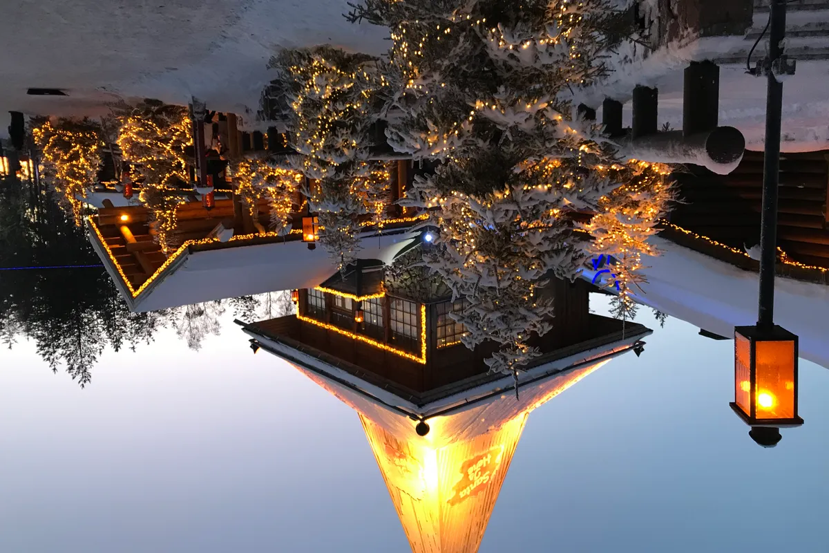 บรรยากาศย่านหมู่บ้านซานตาคลอส (Santa Claus Village) ในโรวาเนียมี