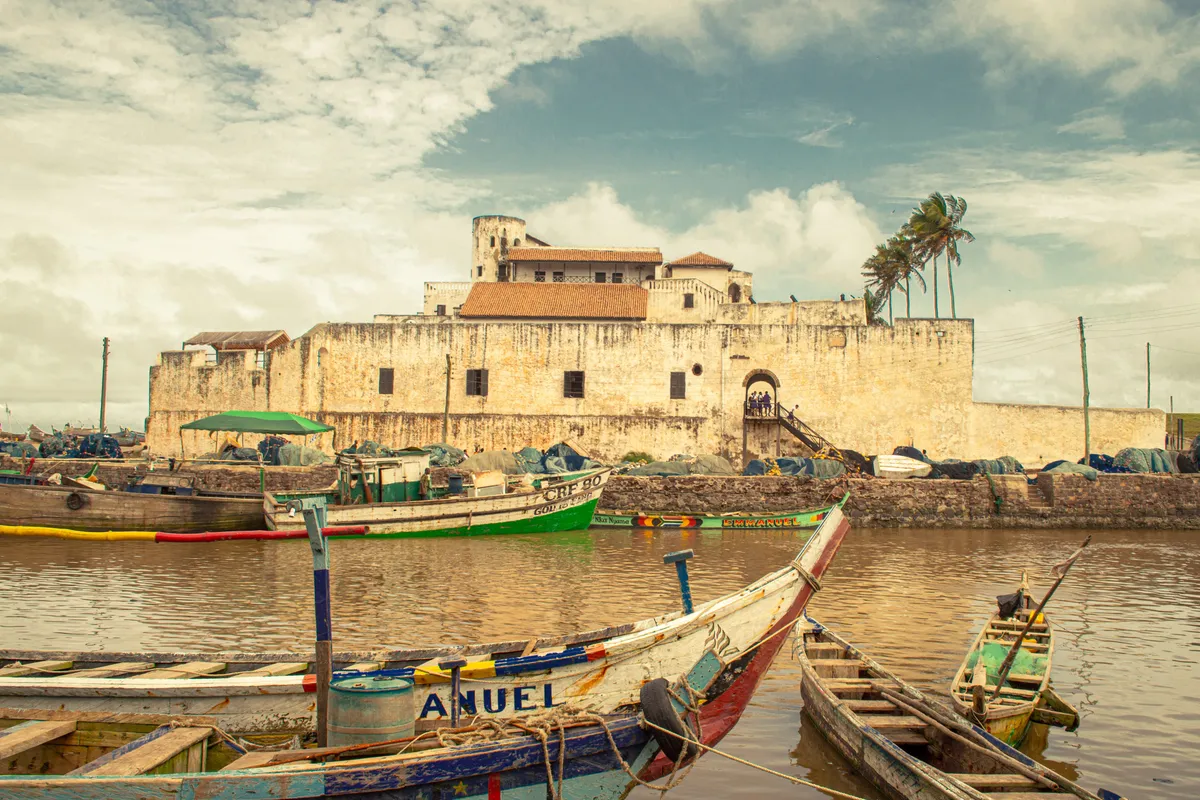 บรรยากาศย่านเอลมินา (Elmina) ในเคปโคสต์