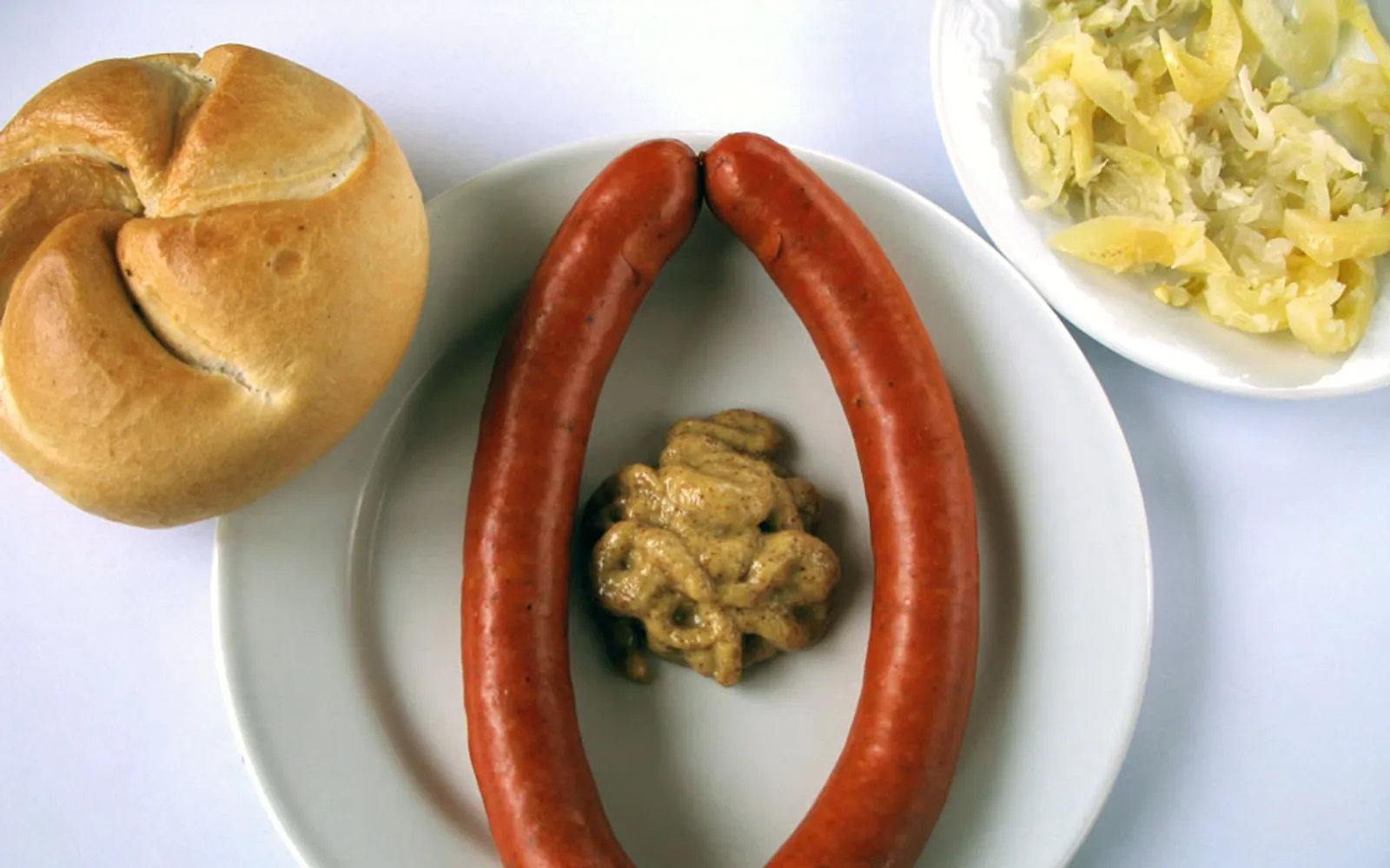 6 อาหารฮังการีที่ต้องลองในเดเบรเซน — ไส้กรอก Debrecener กูลาช Pörkölt และ Lángos