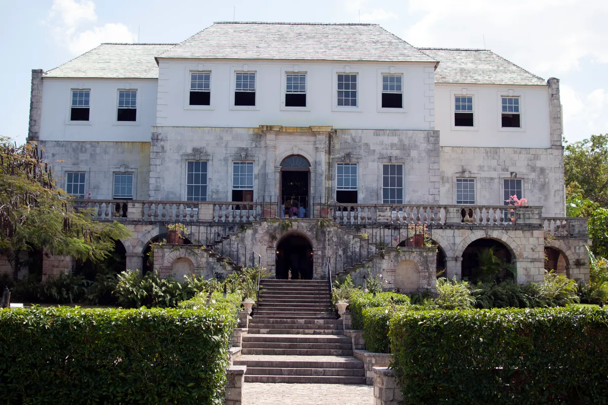 บรรยากาศย่านโรสฮอลล์ (Rose Hall) ในมอนเตโกเบย์