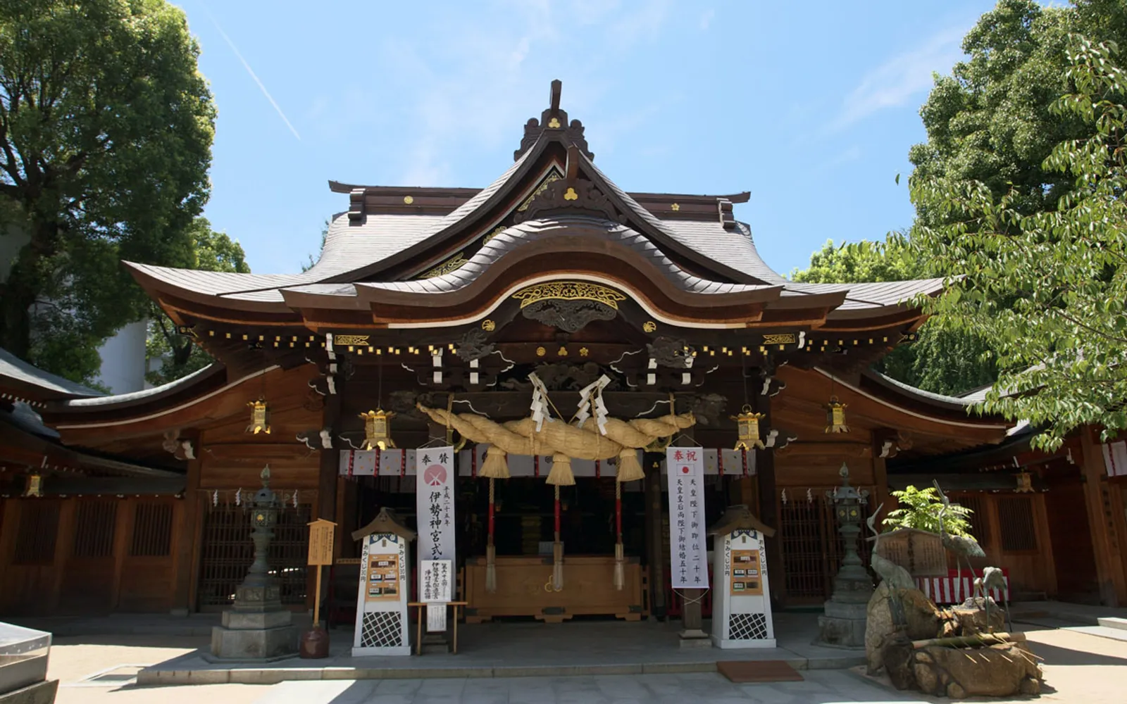 Red torii gate and pointed roof of Kushida Shrine in the Hakata district