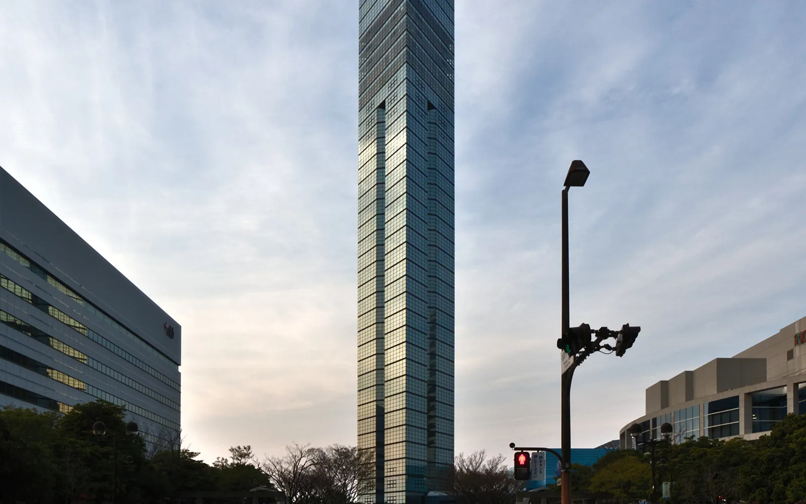 Fukuoka Tower, 234 metres tall, clad in 8,000 mirror-glass panels