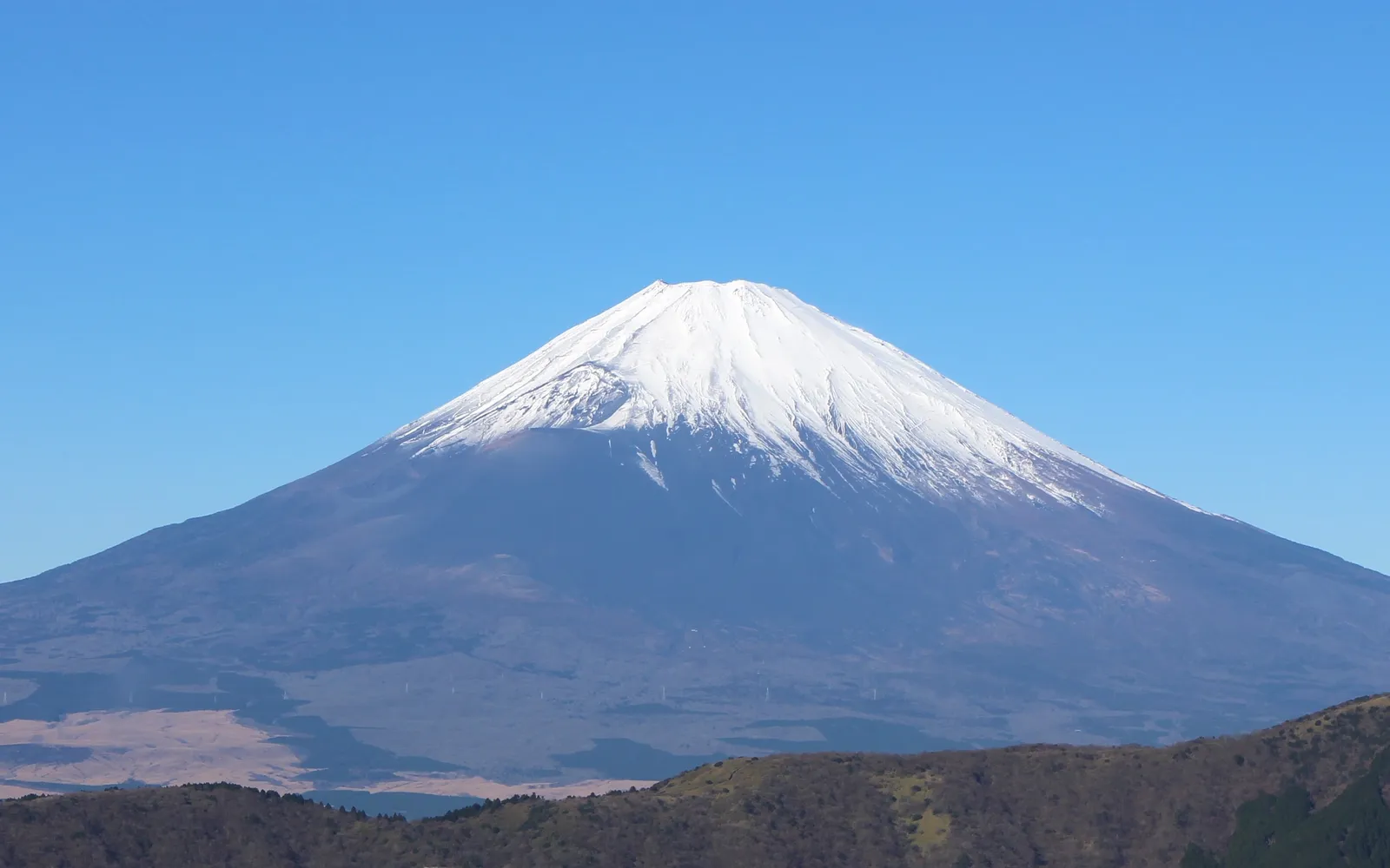 Panoramic cable car above Lake Kawaguchiko with Mount Fuji in the background