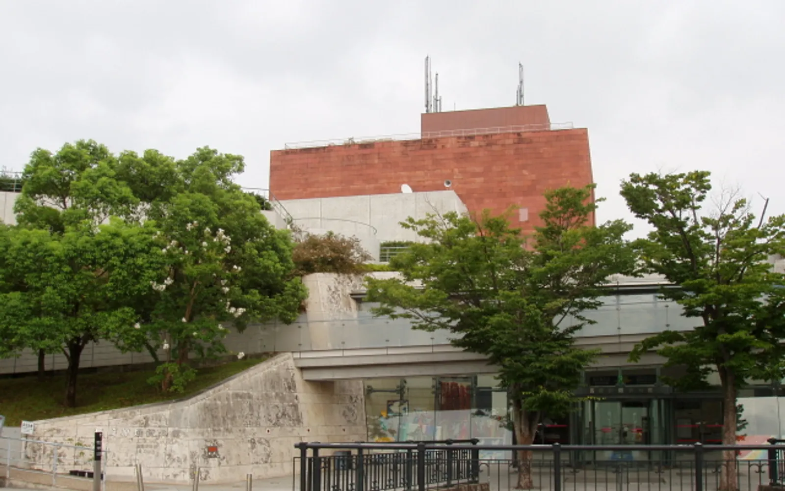 The calm, modern exterior of the Nagasaki Atomic Bomb Museum
