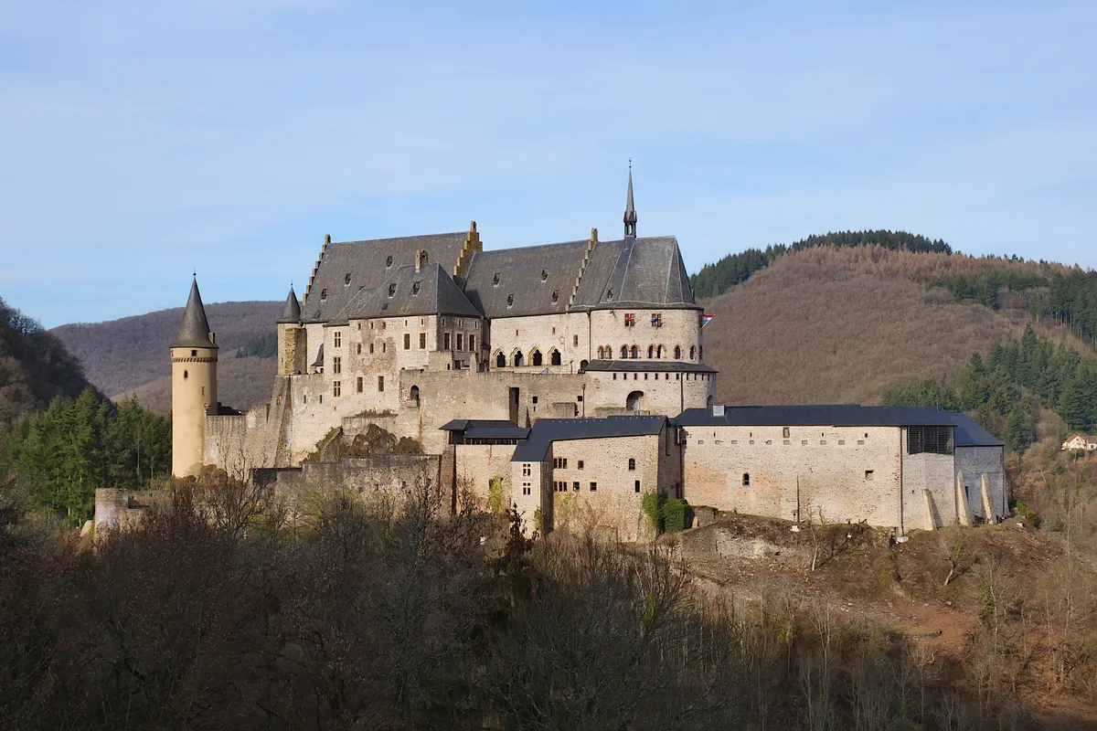 บรรยากาศย่านเชิงปราสาท (Montée du Château) ในเวียนเดน