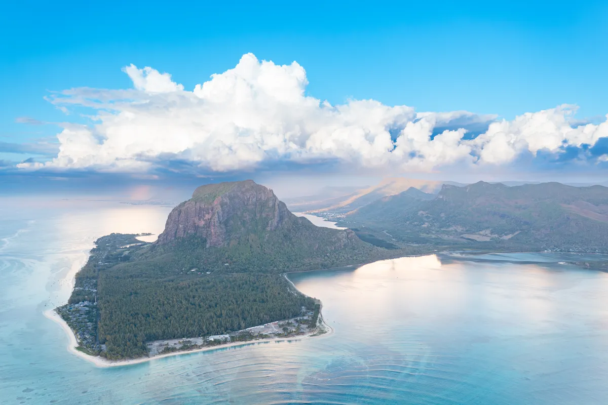 บรรยากาศย่านคาบสมุทรเลอมอร์น (Le Morne Peninsula) ในเลอมอร์น