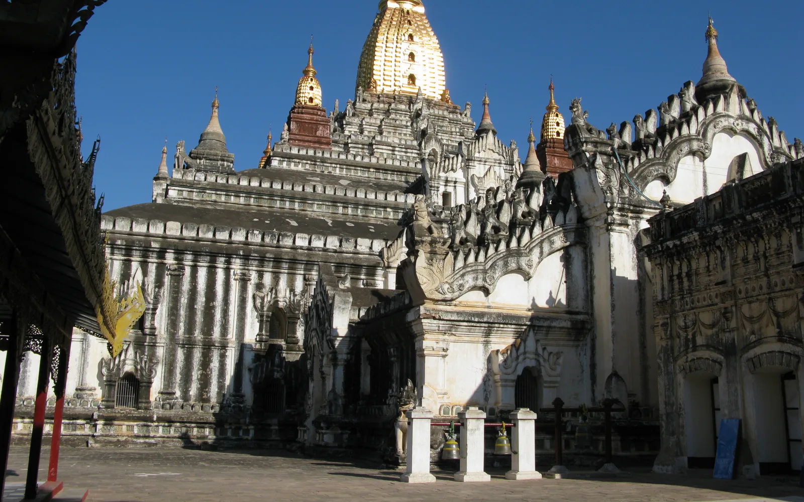 6 ที่เที่ยวพุกาม ที่ไม่ควรพลาด — วัดอนันดา ธรรมยางยี บอลลูน และทุ่งเจดีย์นับพัน