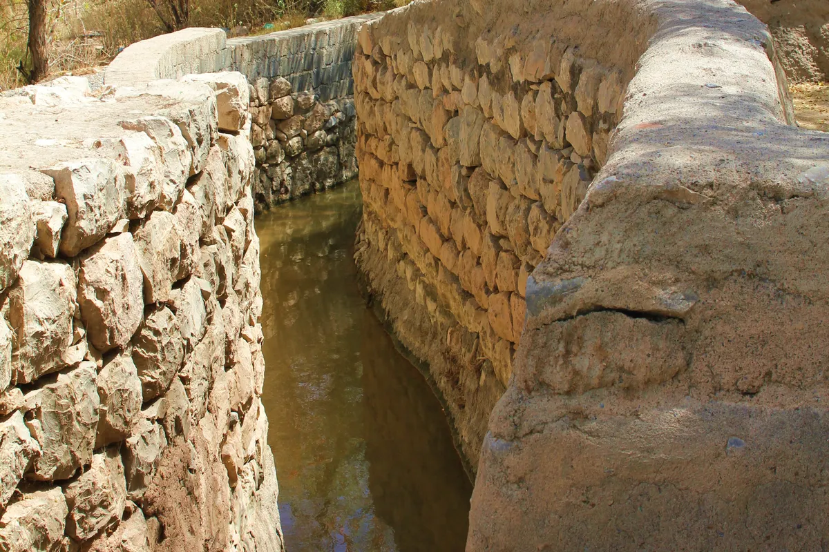 บรรยากาศย่านฟาลัจ ดาริส / ขอบเมือง (Birkat Al Mouz) ในนิซวา