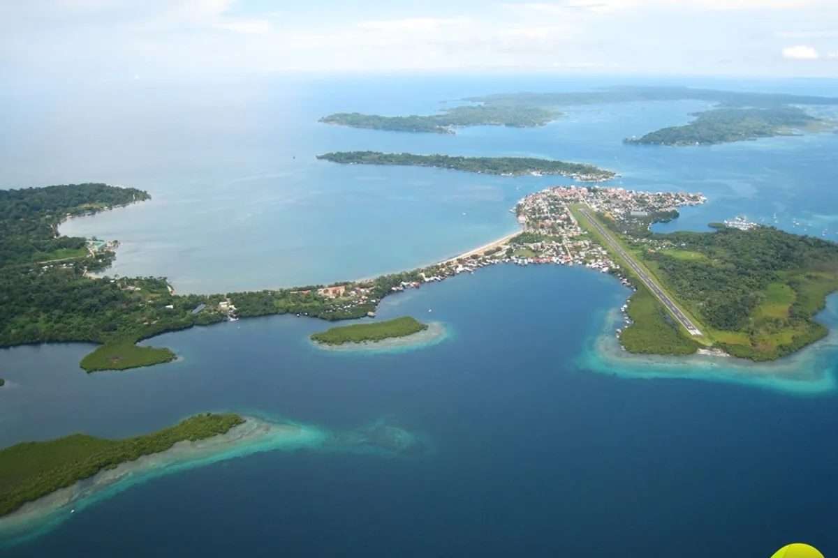 บรรยากาศย่านอิสลาโซลาร์เต (Isla Solarte) ในโบกัสเดลโตโร