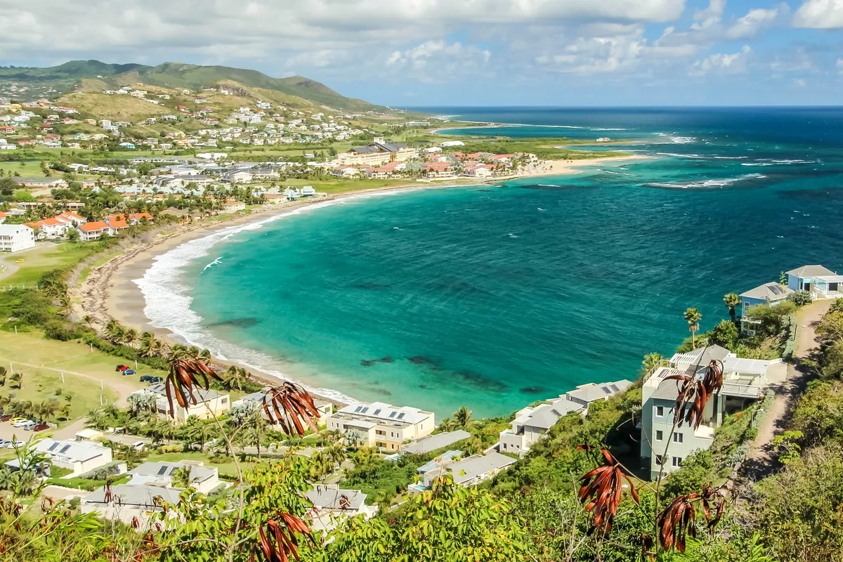 บรรยากาศย่านSouth Frigate Bay (The Strip) ในFrigate Bay