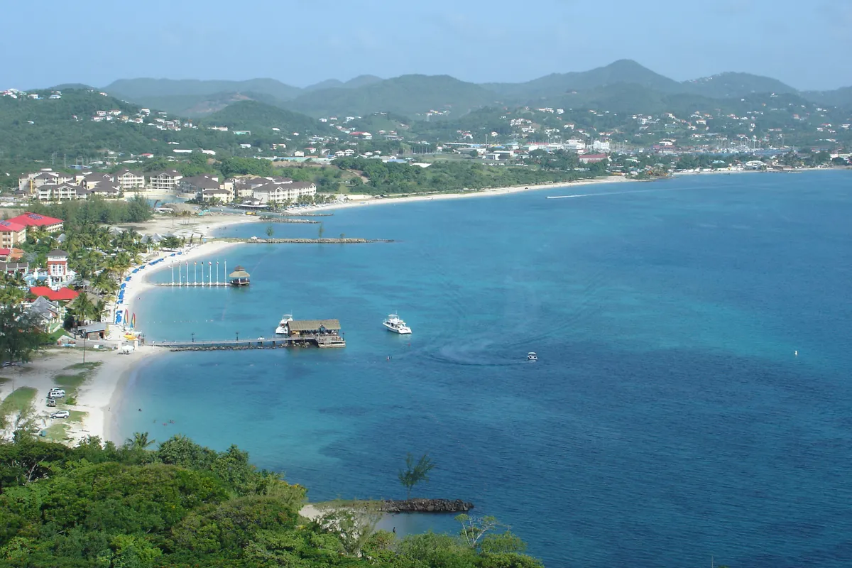 บรรยากาศย่านGros Islet Village ในกรอสอีเล