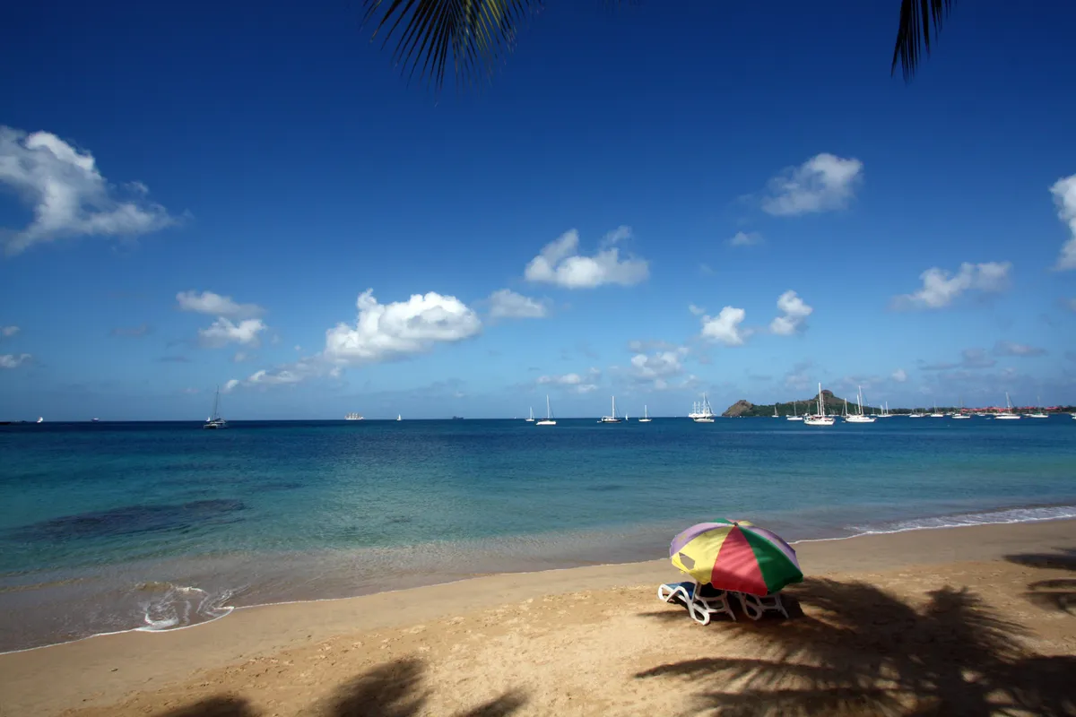 บรรยากาศย่านRodney Bay Village ในกรอสอีเล