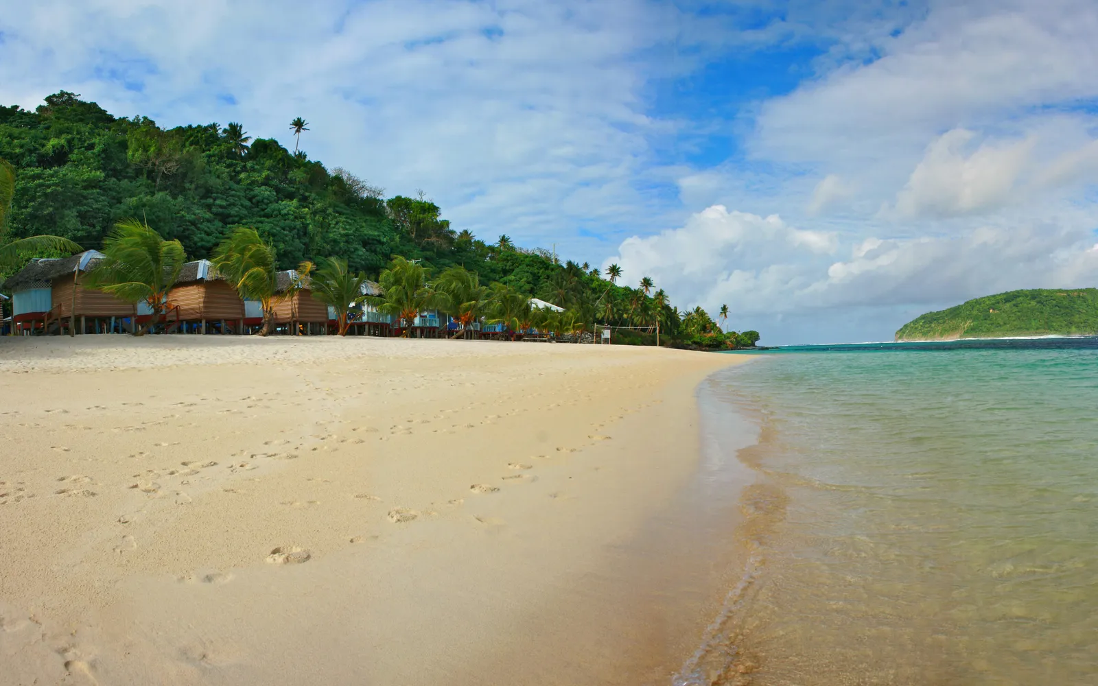ที่เที่ยวลาโลมานู 2026 — หาดสวรรค์กับจุดห้ามพลาดรอบเกาะอูโปลู