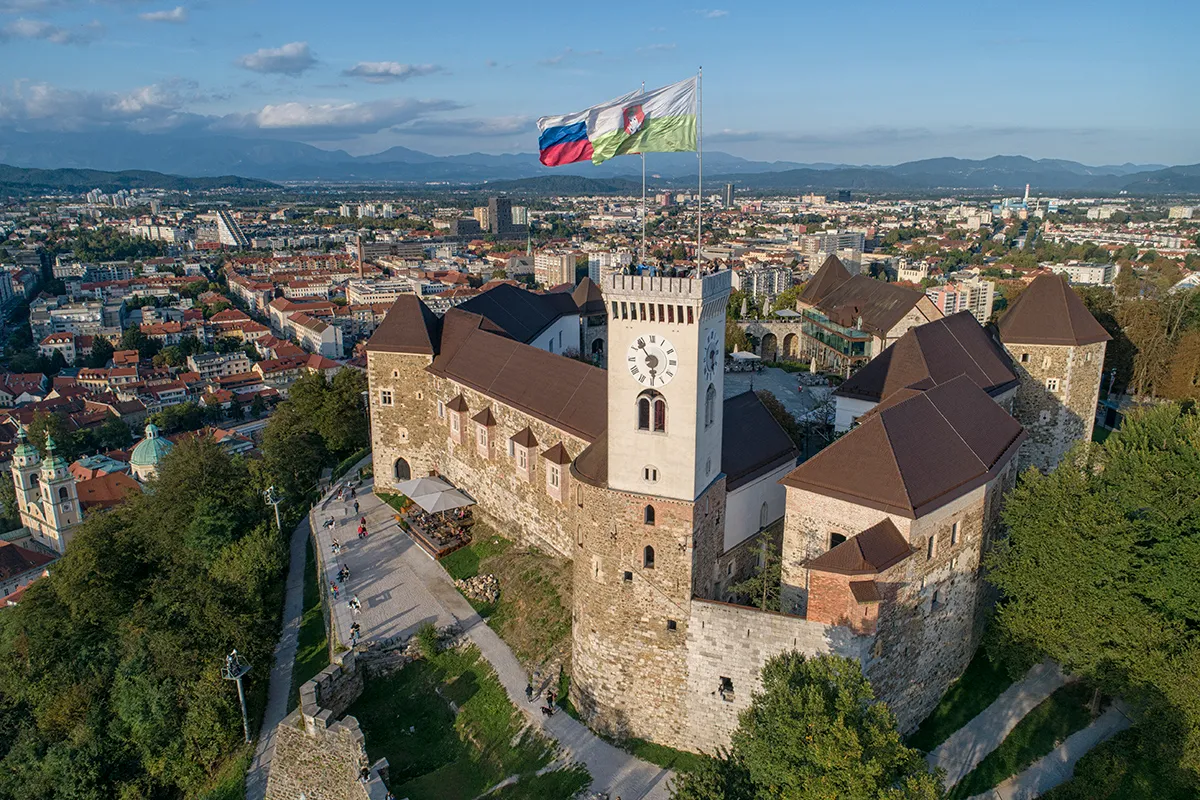 บรรยากาศย่านเขตเมืองเก่า (Old Town / Staro mesto) ในลูบลิยานา