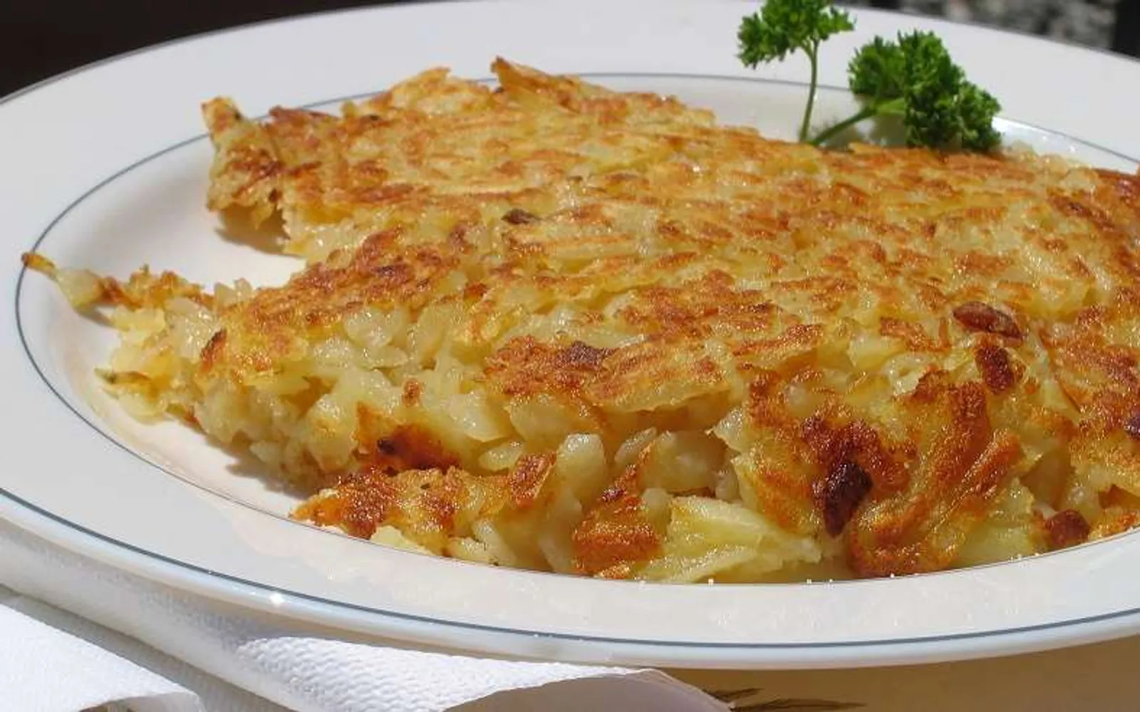 6 อาหารเบิร์น-สวิสที่ต้องลอง — Berner Platte, Rösti, Fondue และ Raclette