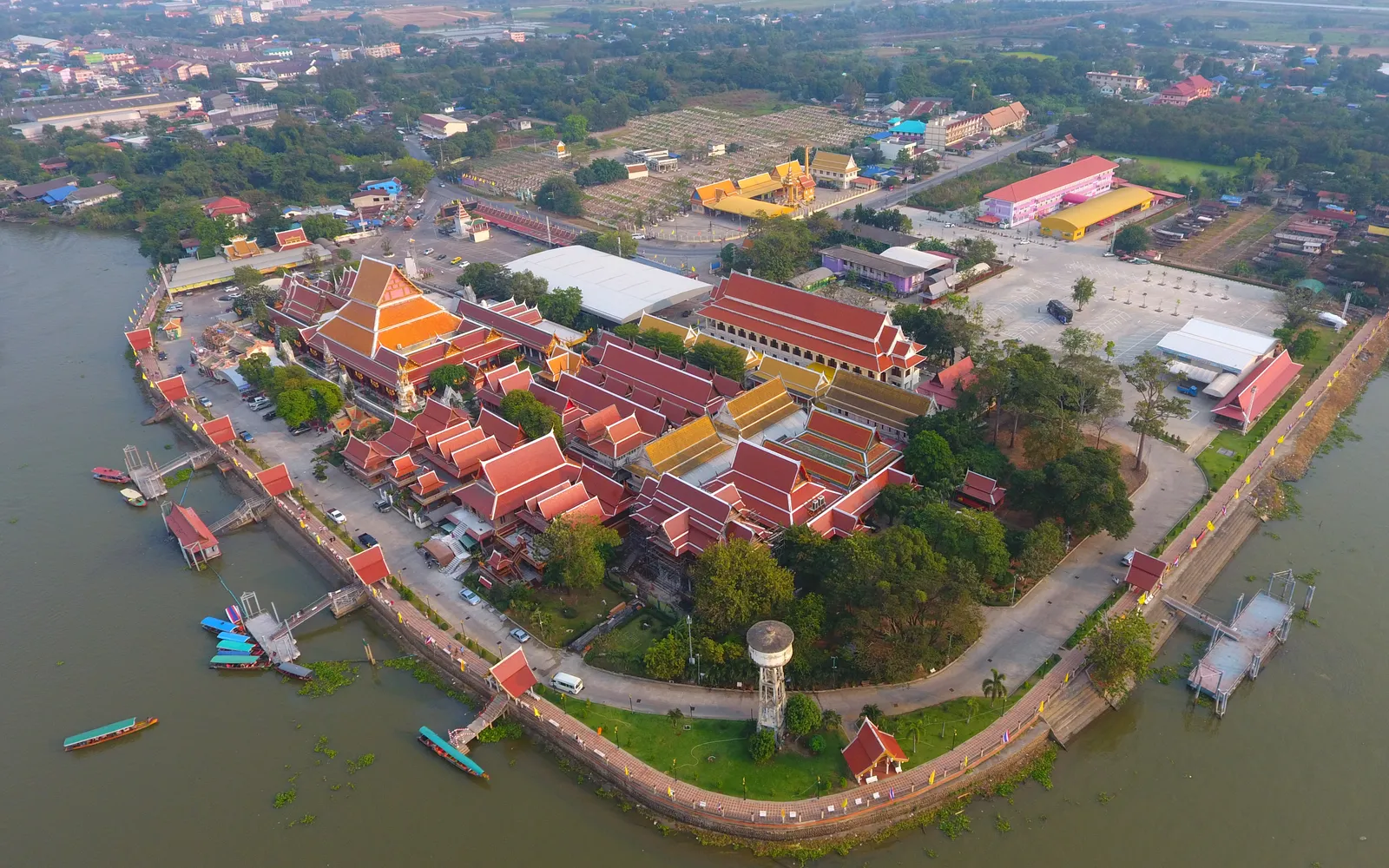 Luang Pho To — the giant seated Buddha image — at Wat Phanan Choeng, Ayutthaya