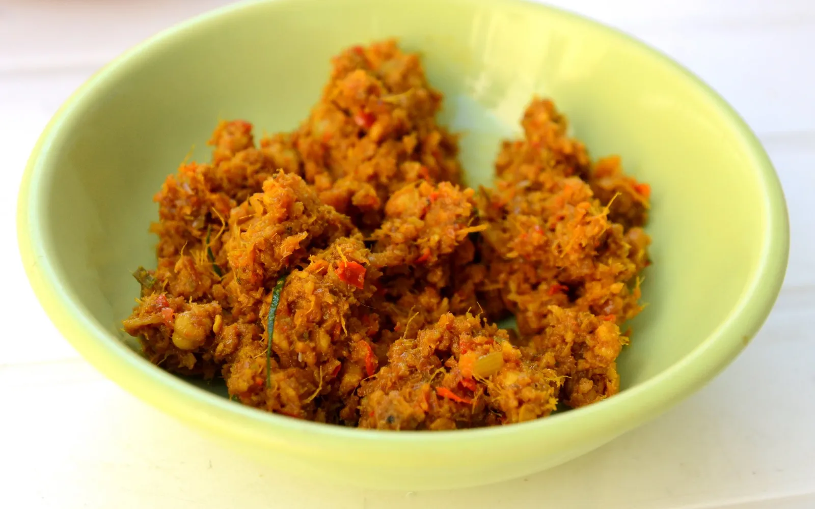 Khua kling minced pork in a wok — dry-fried with deep-red Southern curry paste, fragrant with Southern herbs