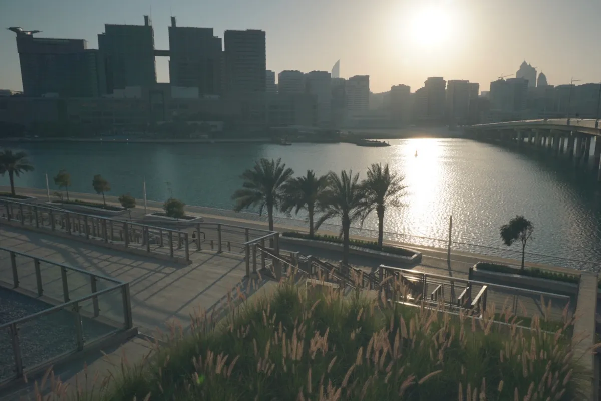 บรรยากาศย่านเกาะอัลมารยาห์ (Al Maryah Island) ในอาบูดาบี
