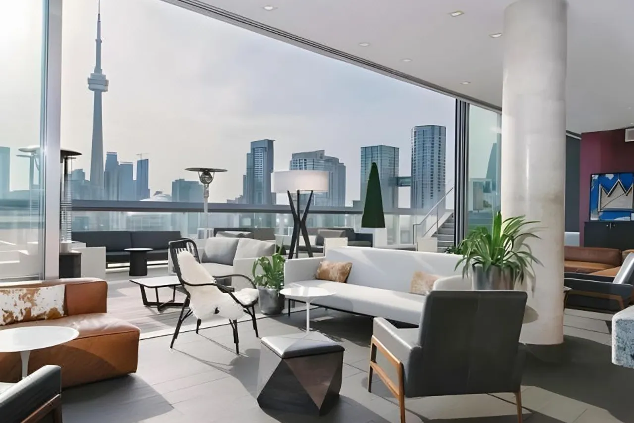 1 Hotel Toronto — rooms and atmosphere