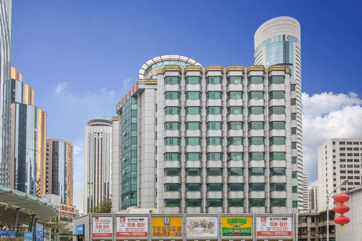 7 Days Inn Shenzhen Luohu Port Dongmen Old Street — rooms and atmosphere