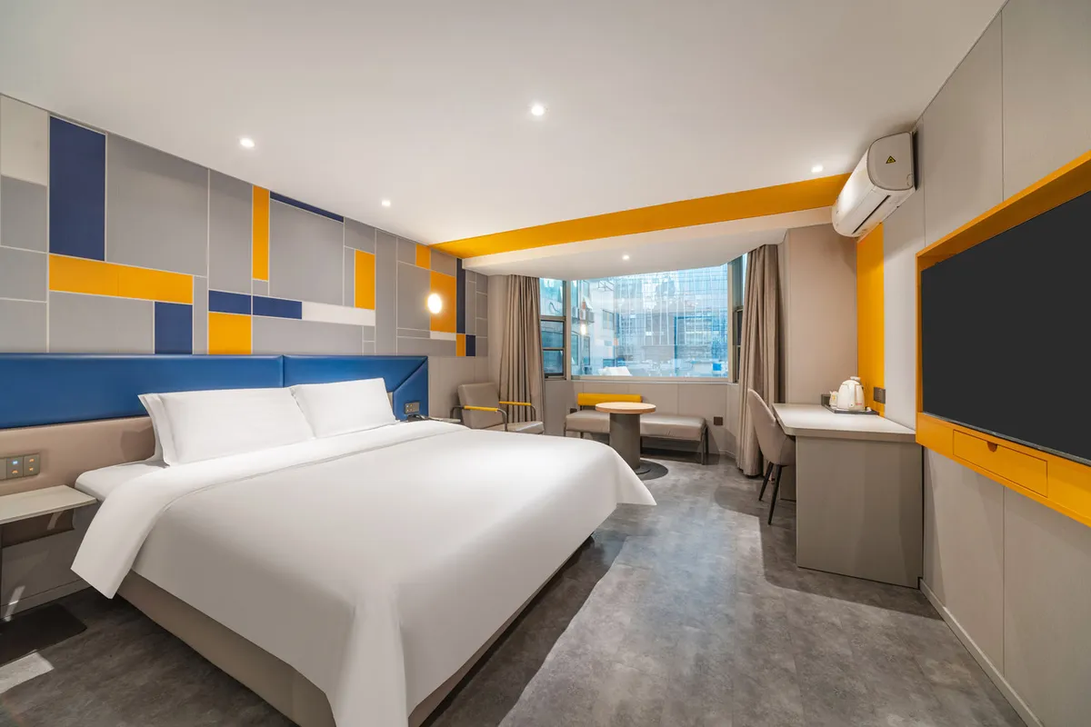7 Days Inn Shenzhen Luohu Port Dongmen Old Street — rooms and atmosphere