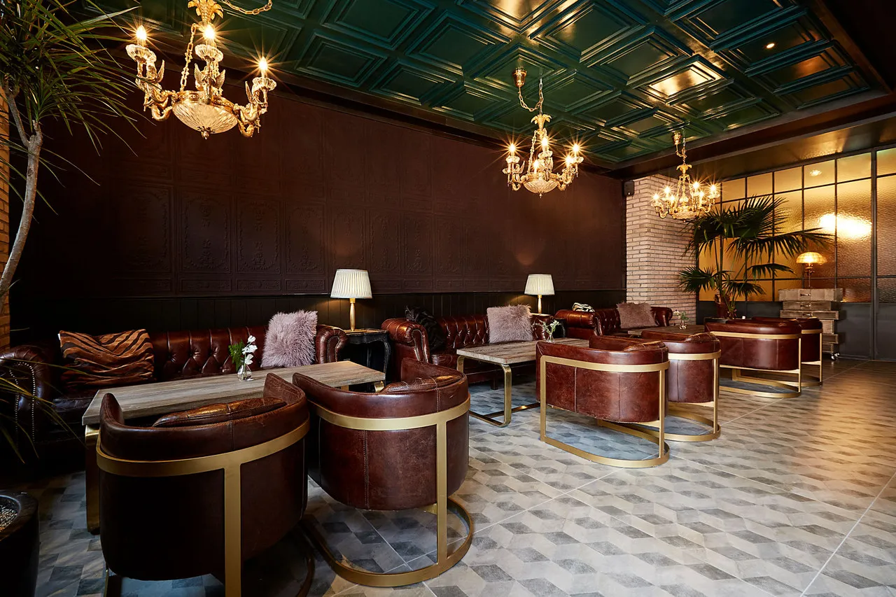 9 Brick Hotel — rooms and atmosphere