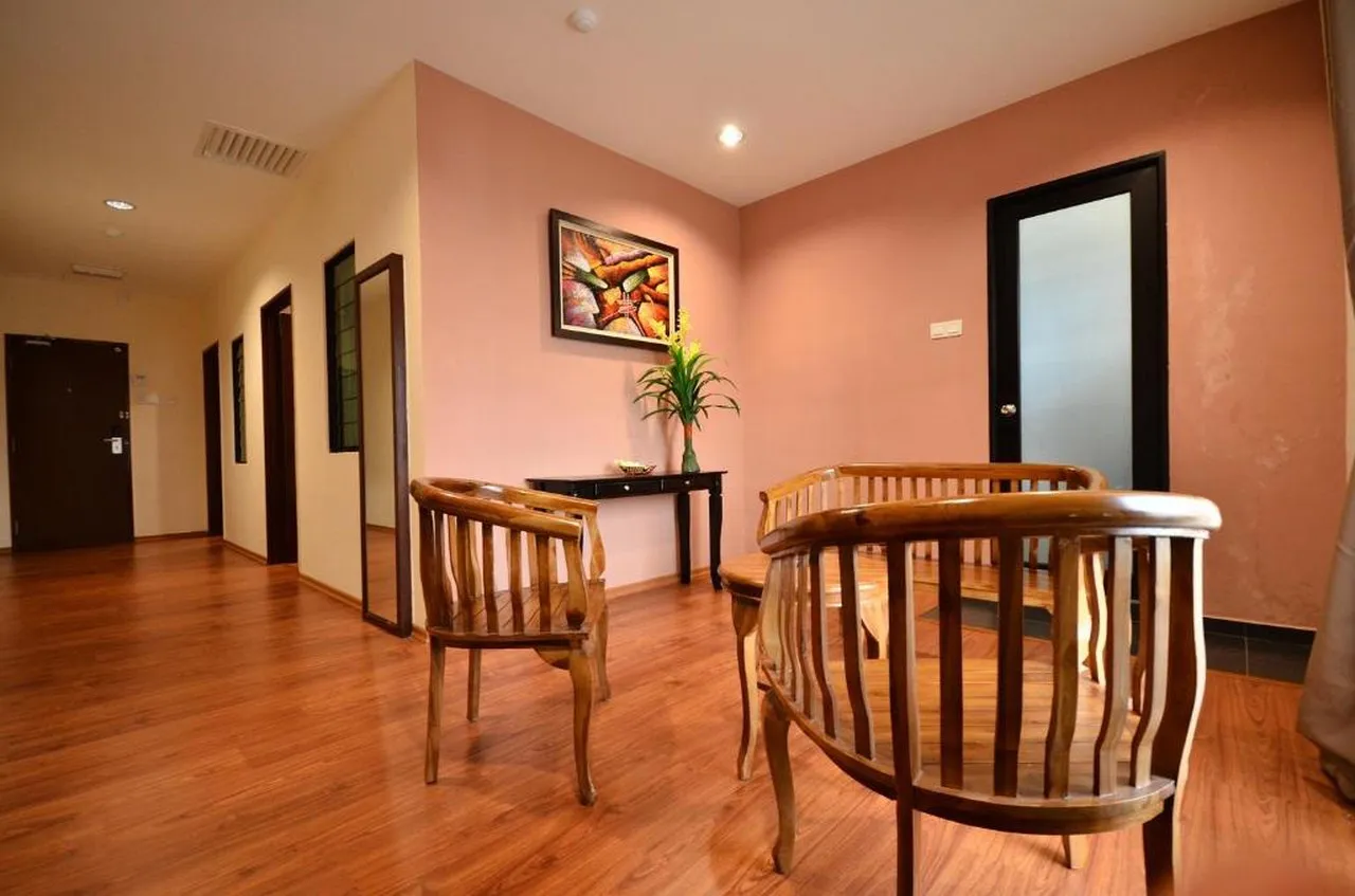 906 Riverside Hotel Malacca — rooms and atmosphere