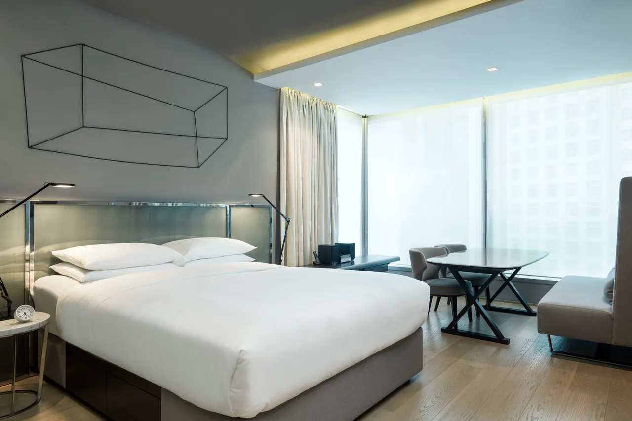 99 Bonham — rooms and atmosphere