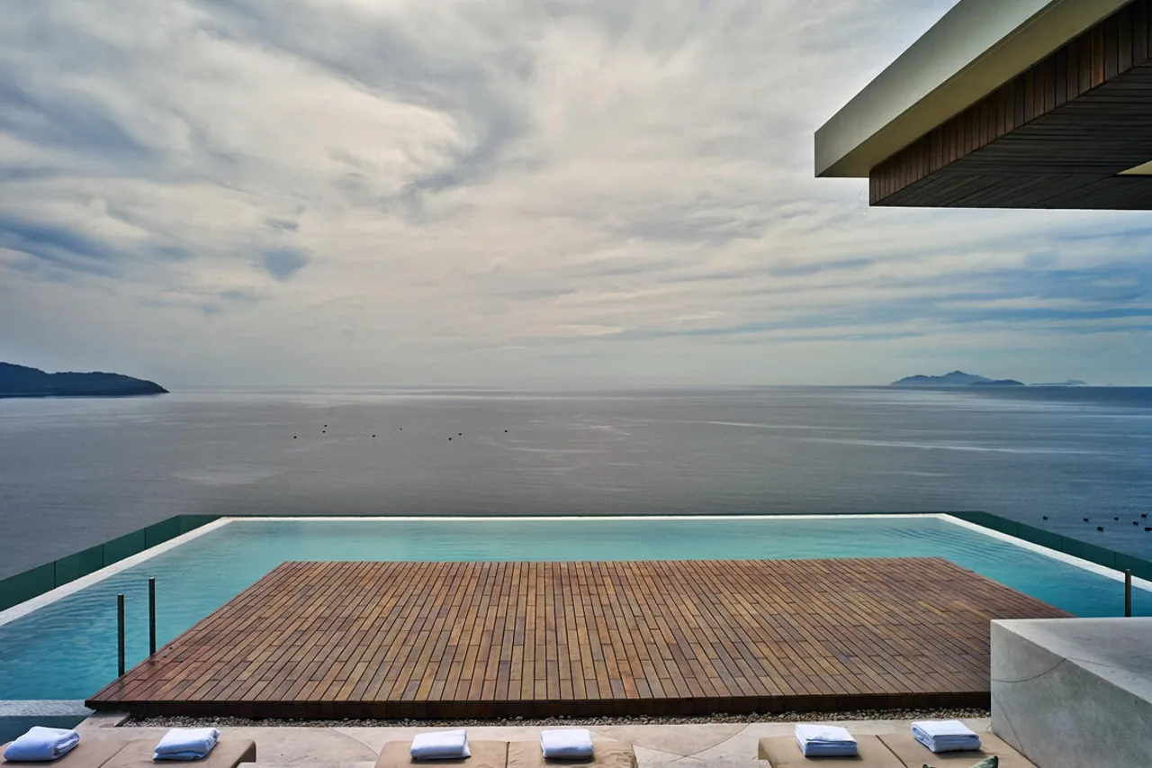 A La Carte Da Nang Beach — rooms and atmosphere