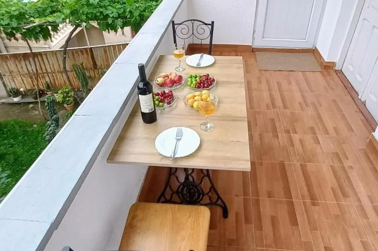 A Rioni Guest House — ภาพห้องพักและบรรยากาศ