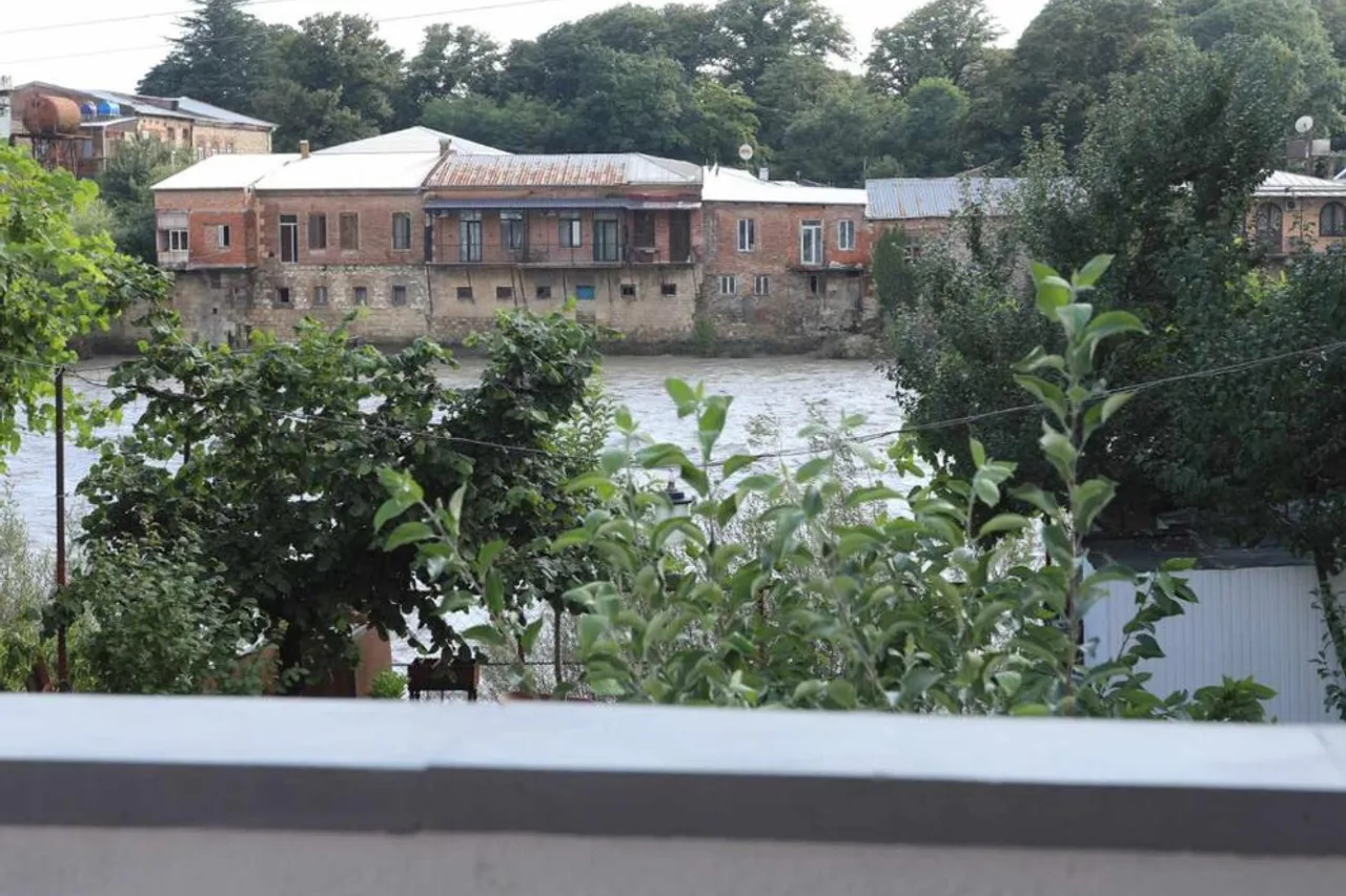 A Rioni Guest House — ภาพห้องพักและบรรยากาศ