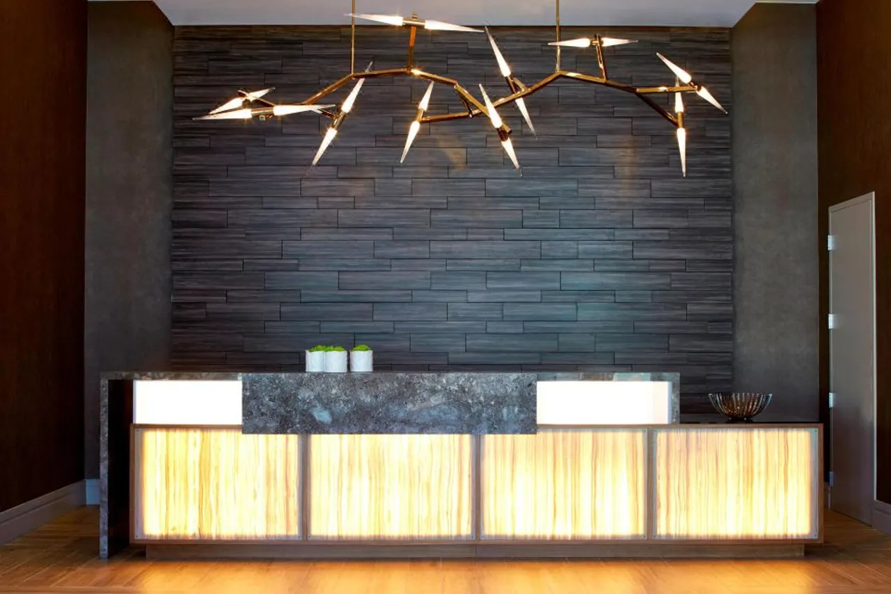 AC Hotel by Marriott Atlanta Buckhead at Phipps Plaza — rooms and atmosphere