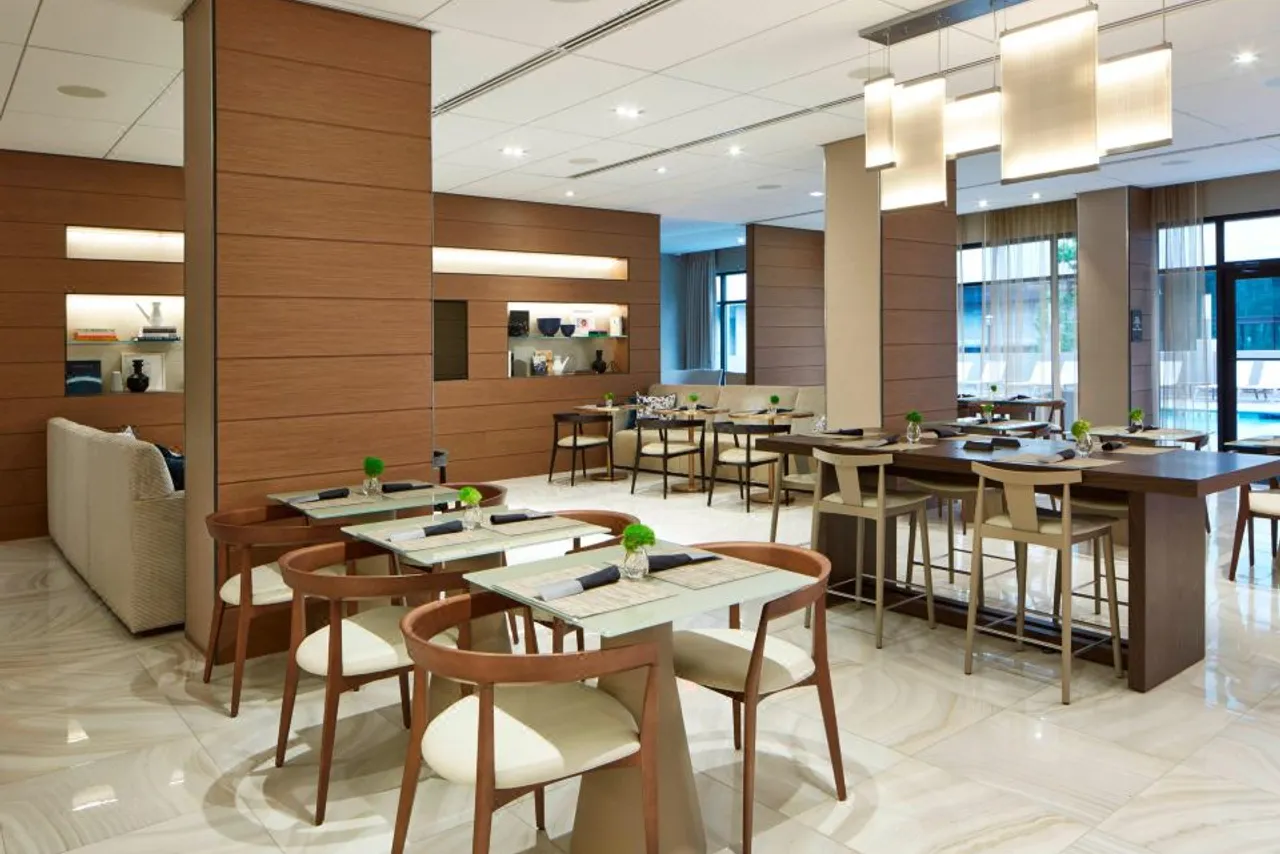 AC Hotel Atlanta Downtown — rooms and atmosphere