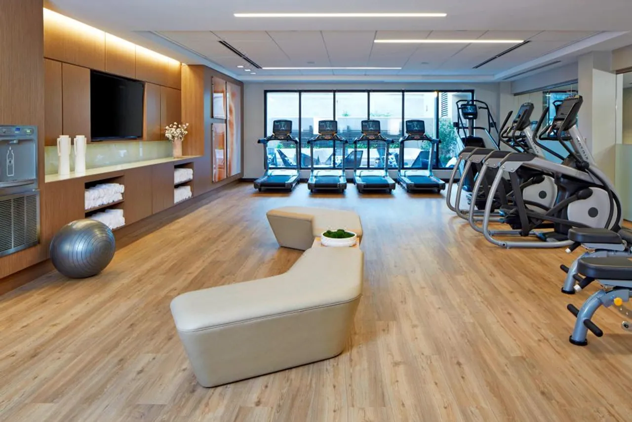 AC Hotel Atlanta Downtown — rooms and atmosphere
