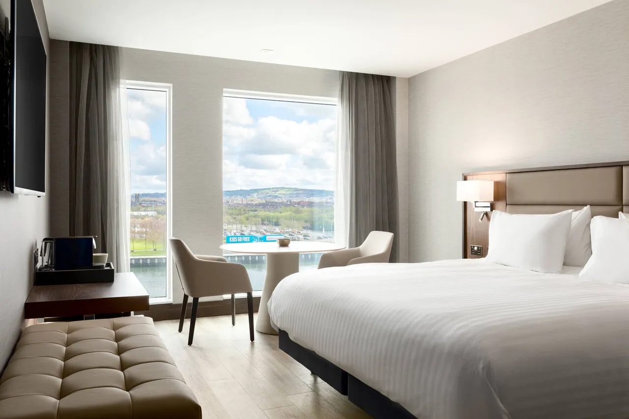 AC Hotel by Marriott Belfast — rooms and atmosphere