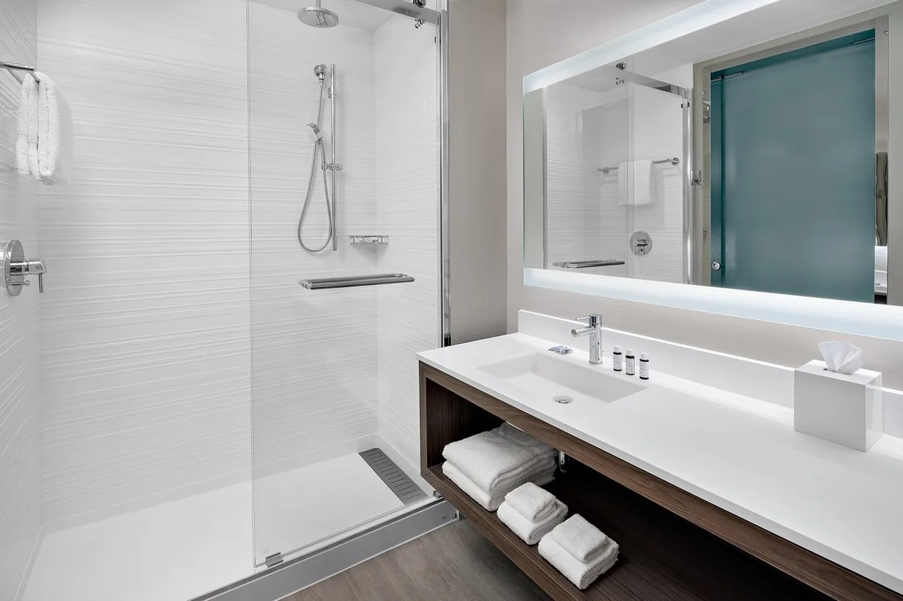AC Hotel by Marriott Kingston, Jamaica — rooms and atmosphere