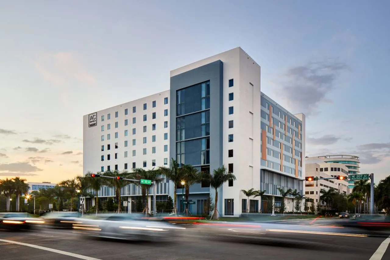 AC Hotel by Marriott Miami Aventura — rooms and atmosphere
