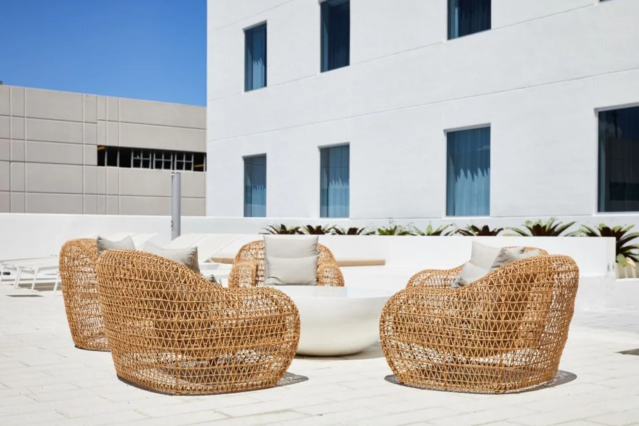 AC Hotel by Marriott Miami Aventura — rooms and atmosphere