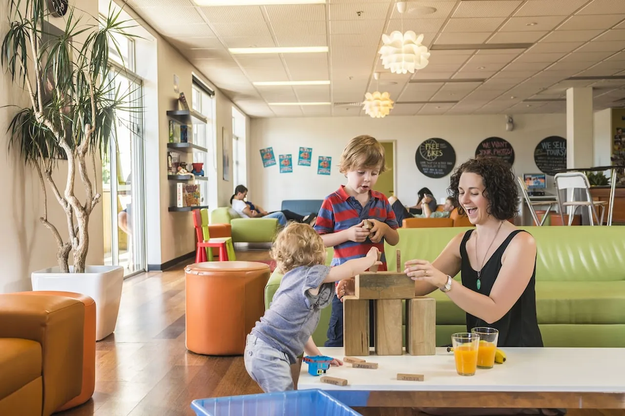 Adelaide Central YHA — rooms and atmosphere