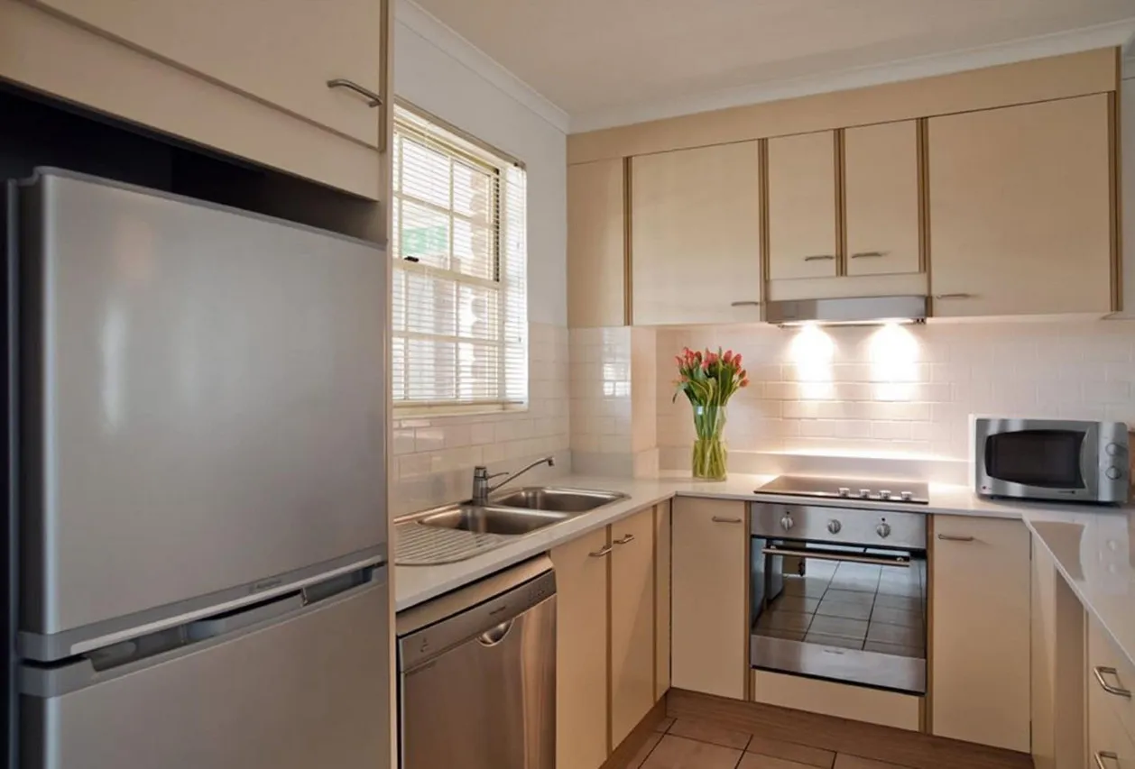 Adina Serviced Apartments Canberra Kingston — rooms and atmosphere